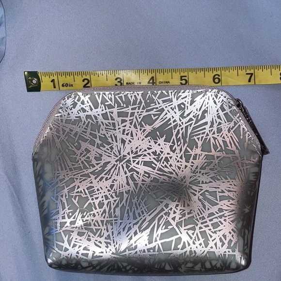 Mac silver snowflake plastic pvc shimmer clear makeup bag pencil travel kit case - Picture 4 of 5